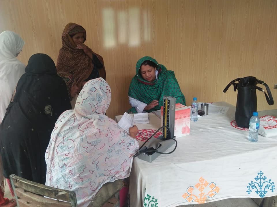 کھرمنگ کسورو میں فری میڈیکل کیمپ، مریضوں میں ادویات تقسیم
